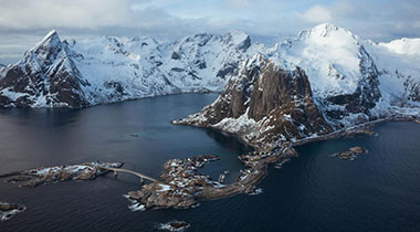 樱花动漫三件套：看表达是不是把推断写成事实→做把标题改成问题句→记住像给句子做体检